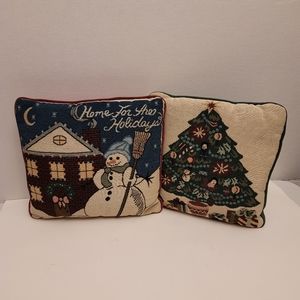 Ser of 2 Christmas pillows.  VGUC. 12x12.